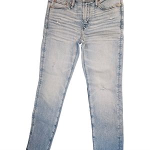 NWT. AE men's AirFlex+ Distressed Skinny Jean. Size 28/28